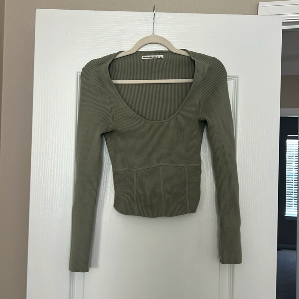 Abercrombie long sleeve cropped sweater